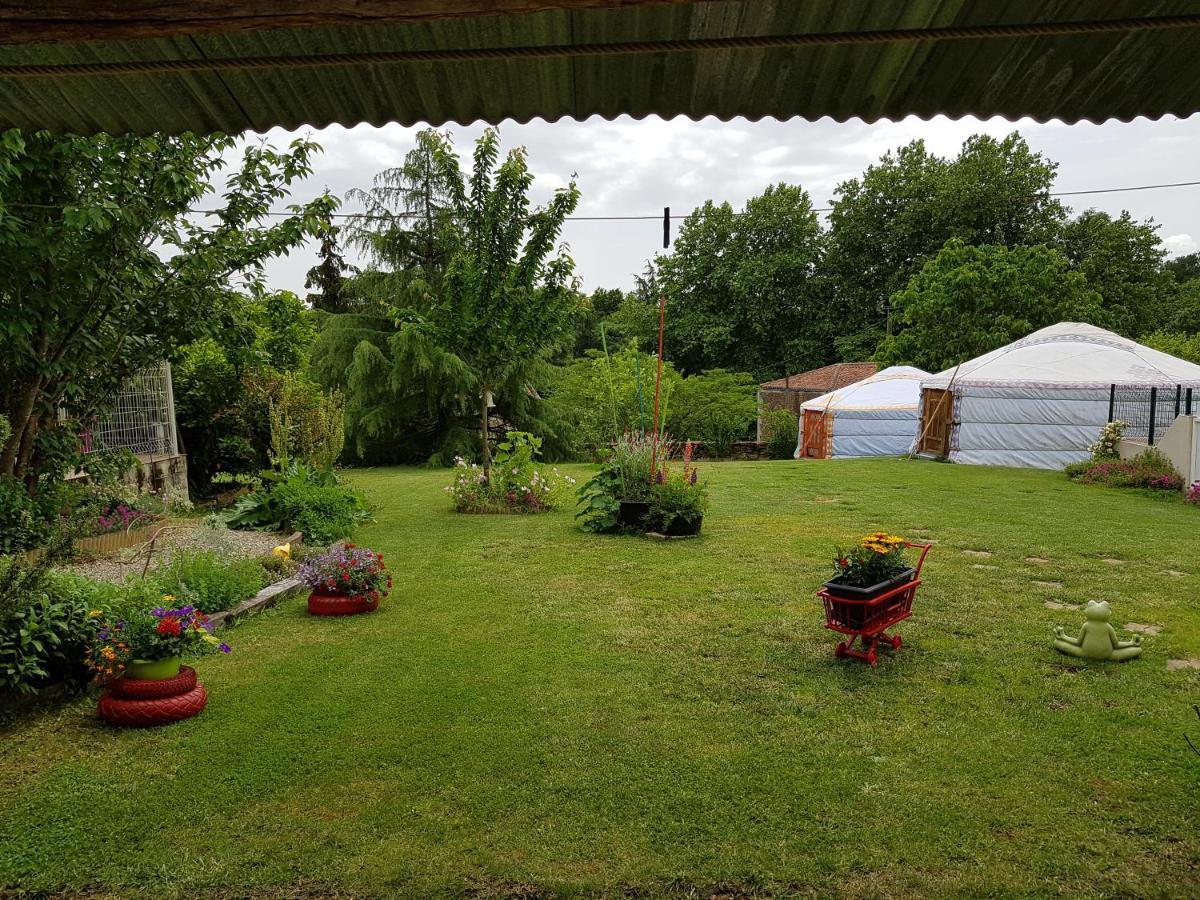 Yourtes Du Bocage Bazoges-en-Pareds Exteriör bild